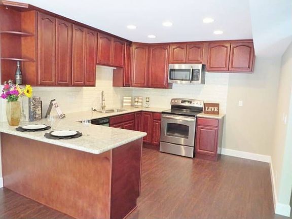 Eat-In Kitchen, Breakfast