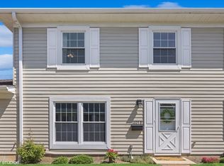 1605 Woodcutter Ln UNIT B, Wheaton, IL 60189