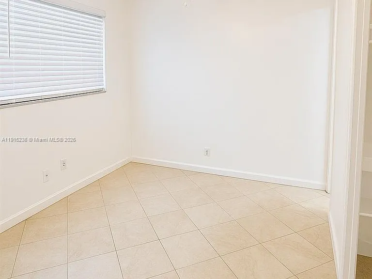 1100 Pine Dr #106 — Photo 8
