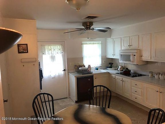 3rd image of 488B Portsmouth Dr #100B