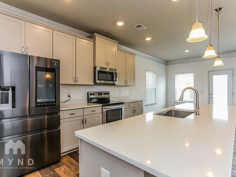 1582 Ribbon Mill Ln SW — Photo 3