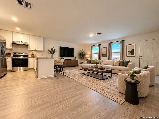 4 bed, 6.0 bath, 1861 sqft, $1,800 — Photo 4