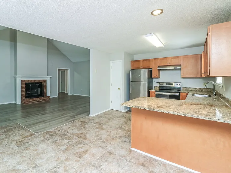 4034 Sharon Woods Dr — Photo 9