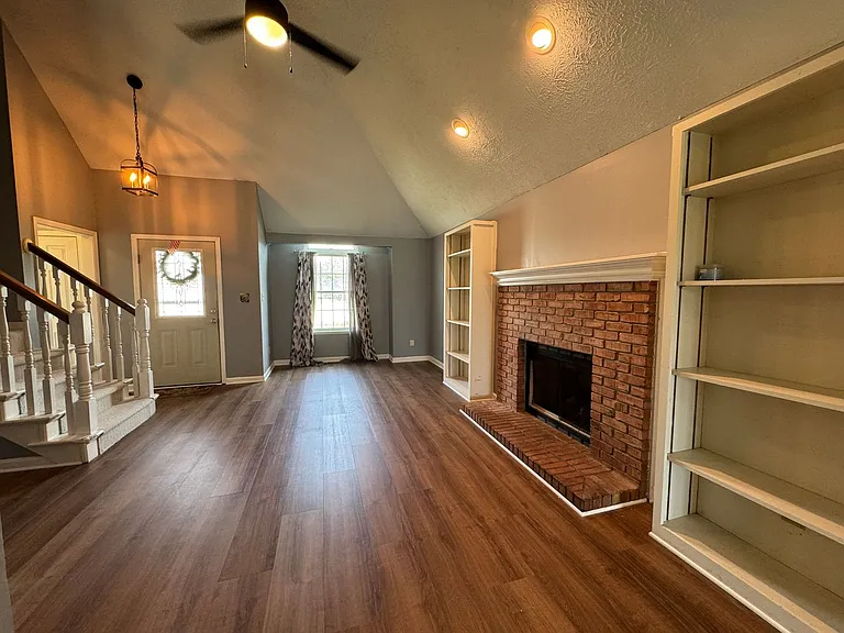 1049 Mustang Ct — Photo 5
