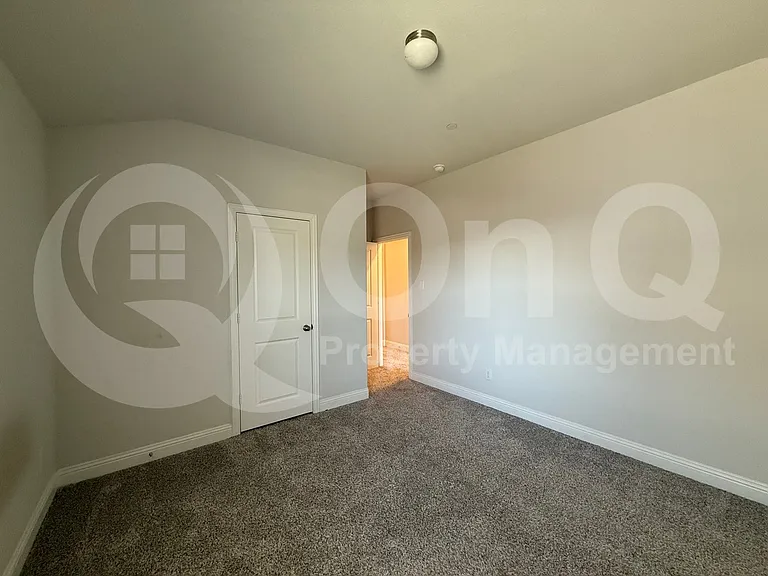 588 Hutchinson Ln — Photo 17