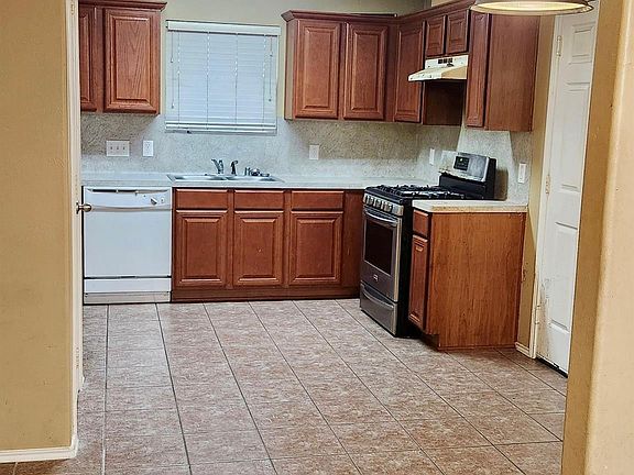 3rd image of 1118 Aster Rd