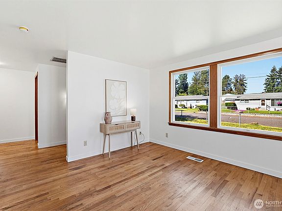 3rd image of 16170 120th Avenue SE