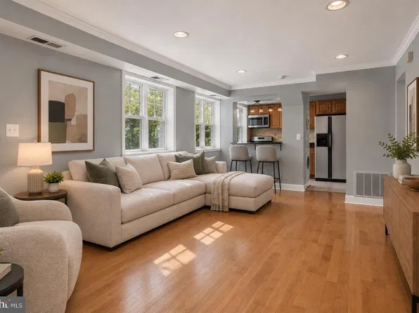 3872 9th St SE APT 201, Washington, DC 20032
