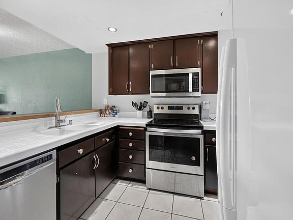 3rd image of 1677 Melrose Ave Unit D