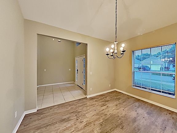 4th image of 246 Tower View Dr W