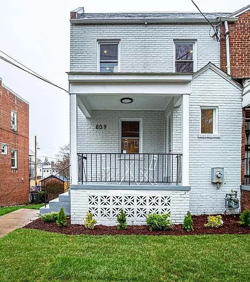 809 Taylor St NE — Photo 1