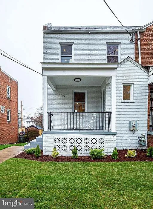 809 Taylor St NE