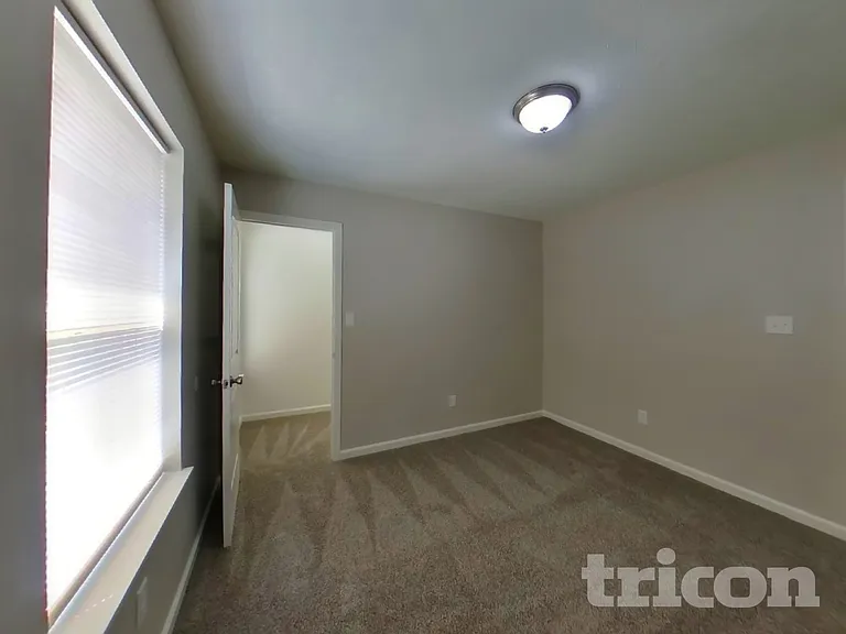 908 W Clinton St — Photo 9