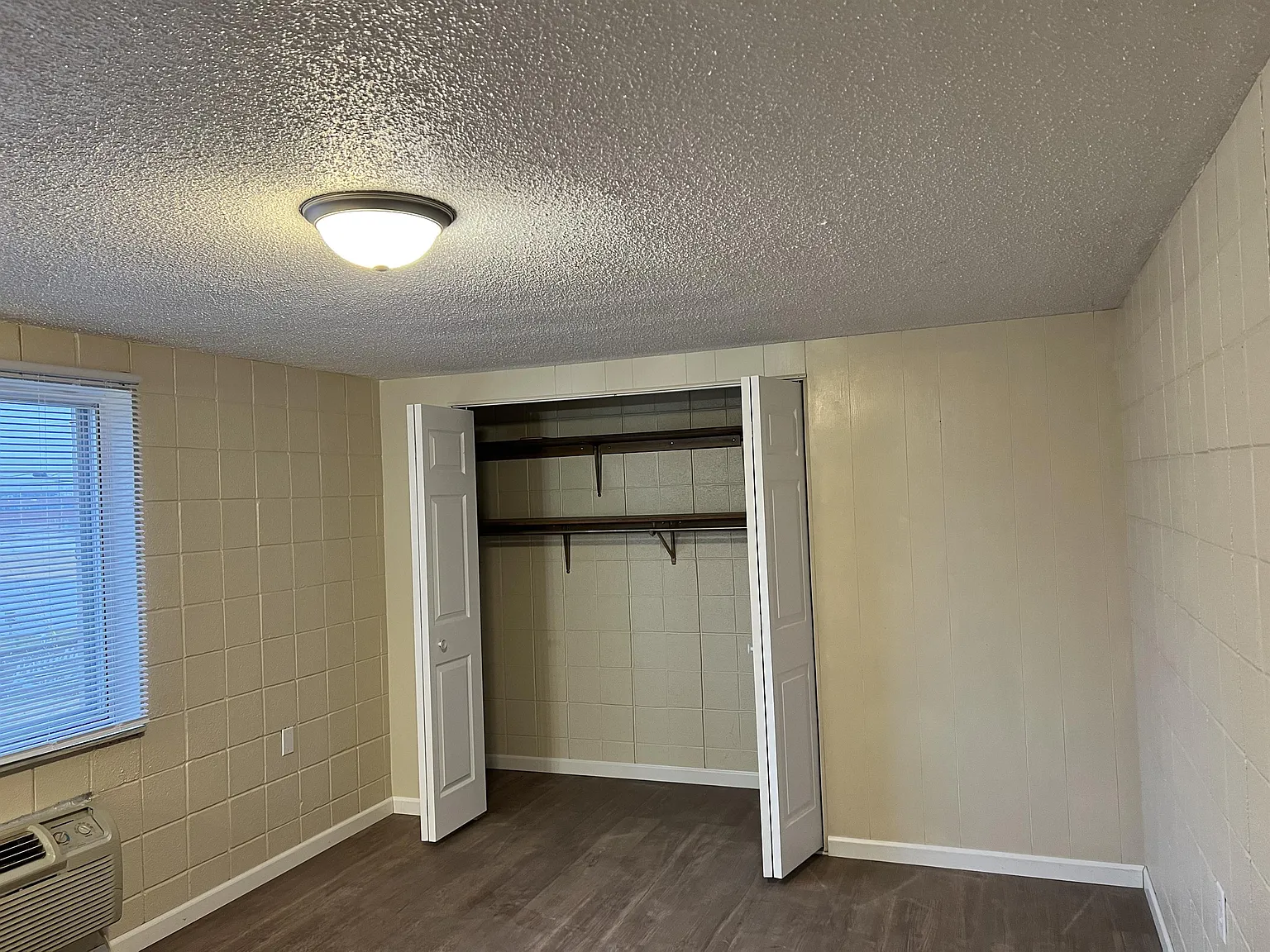 1118 East Morton Avenue - 76 — Photo 4