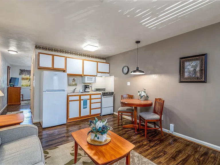 1144 Independence Dr — Photo 1