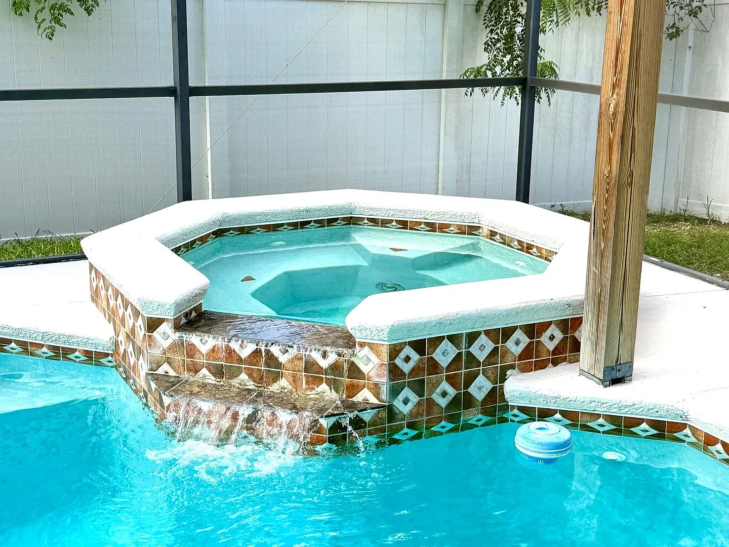 Beautiful 3 Bedroom 2 Bathroom Pool Home in Valrico! — Photo 4