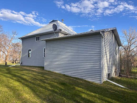 4th image of 636 Ward Ave