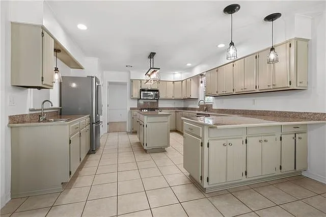 133 Louise Dr — Photo 9
