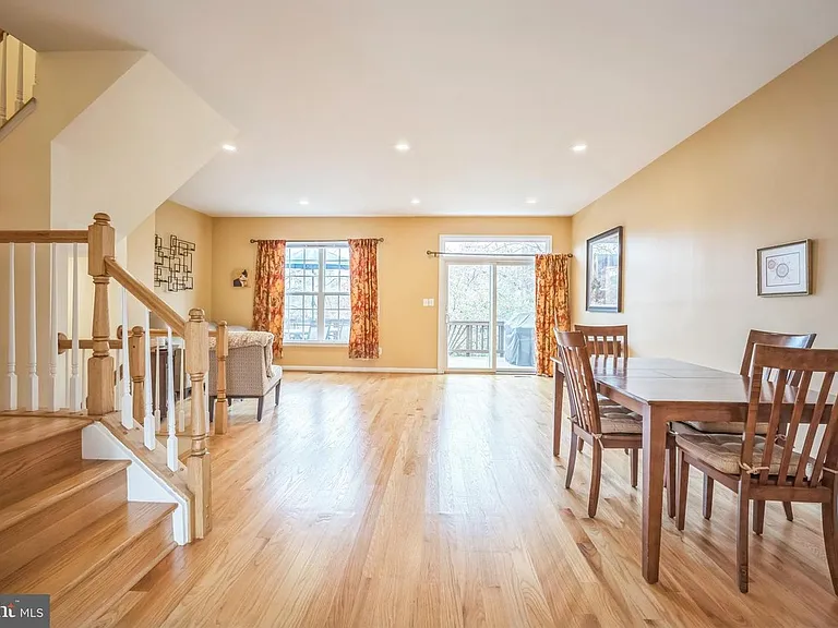 11551 Laurel Lake Sq — Photo 16
