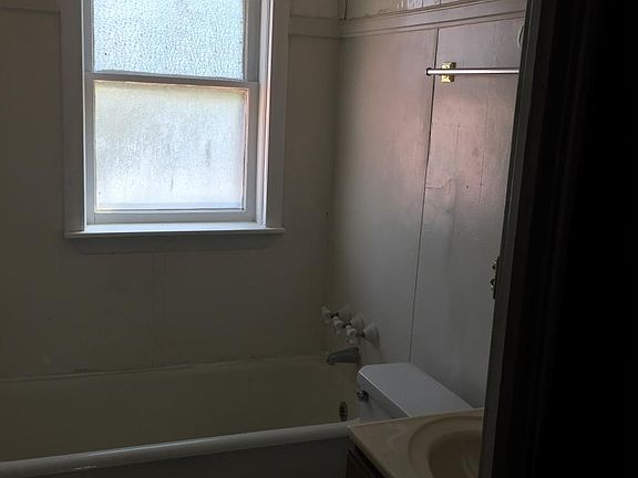 2nd image of 1000 Kenmore Ave APT 3