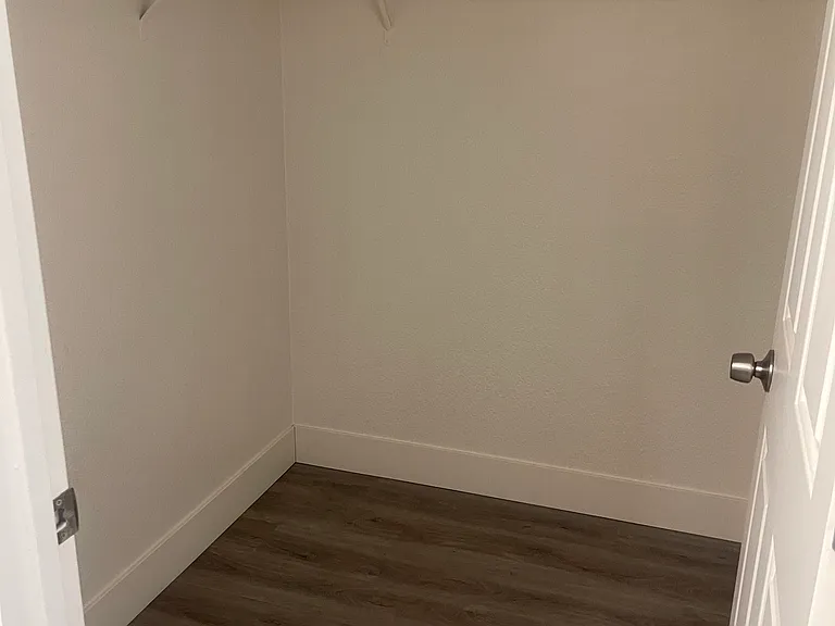 371 Mariners Ct — Photo 2