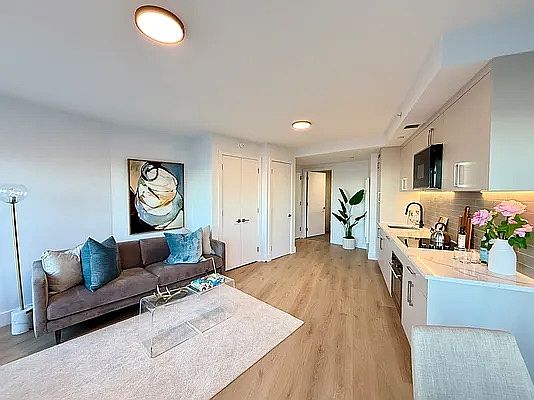 1st image of 5 Stuyvesant Pl #6D