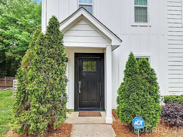 2 bed, 1004 sqft, $1,900 — Photo 2