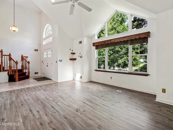 286 Warren Drive, Wrightstown, NJ 08562