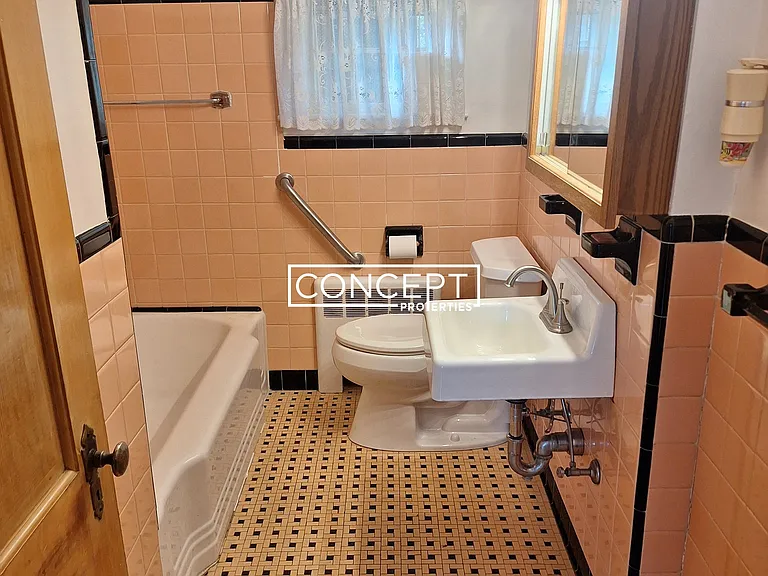 105 Keith St — Photo 15