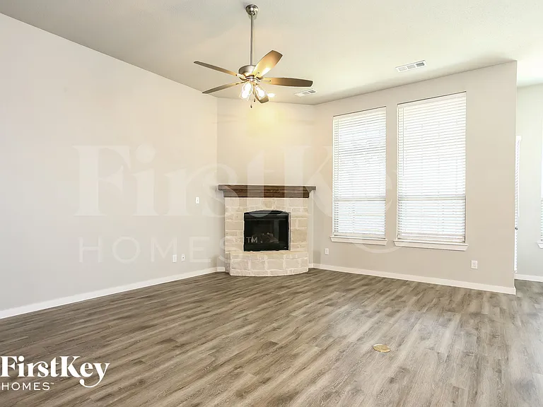 1714 Voltera Dr — Photo 3