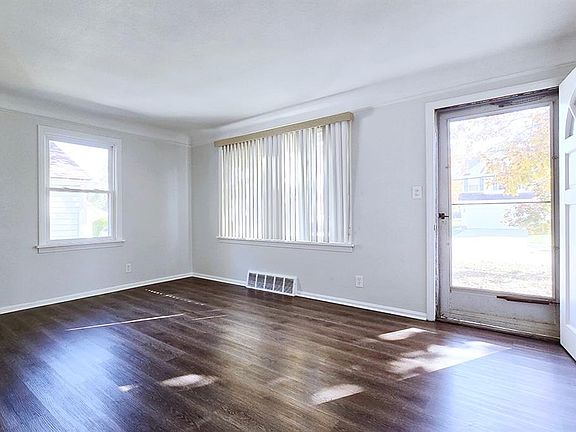 2nd image of 5923 Edgewood Rd