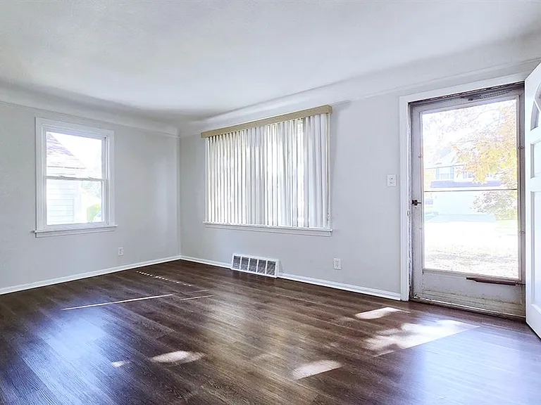 5923 Edgewood Rd — Photo 2