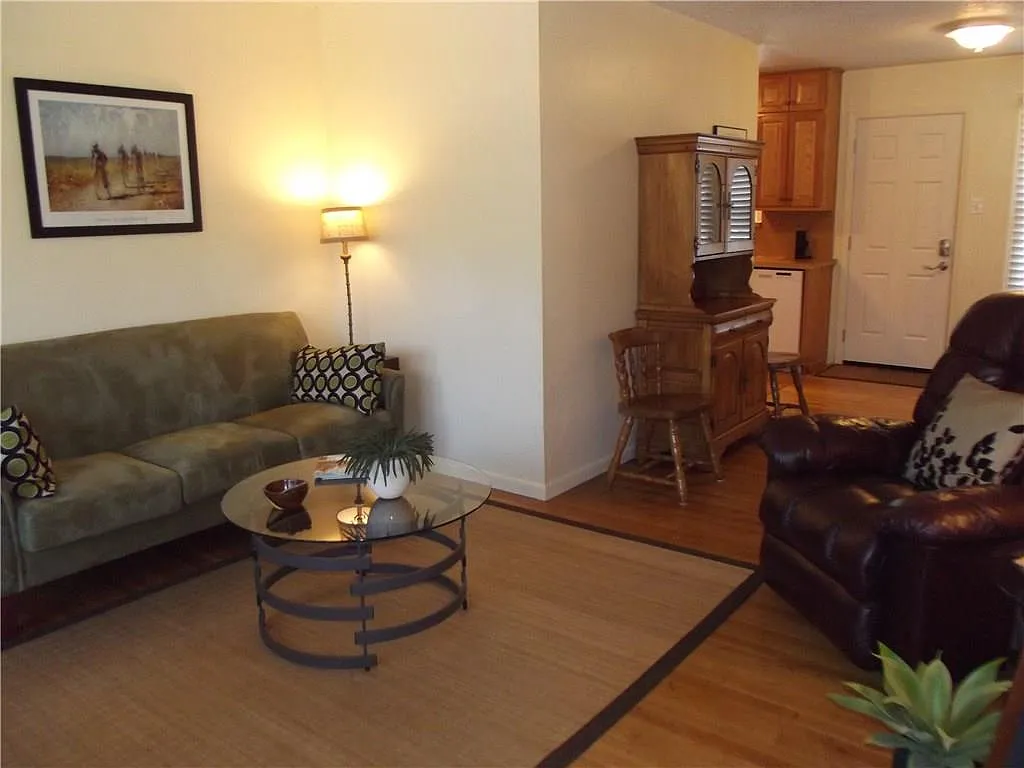 4 bed, 1723 sqft, $2,150 — Photo 4