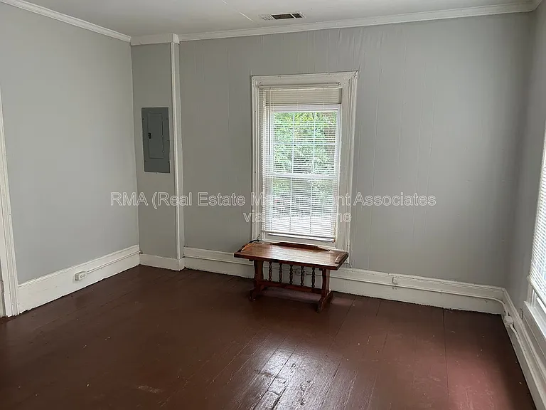 738 W Poplar St #4 — Photo 3