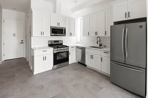 1736 E 4th St #2D Photo 1