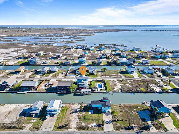 2nd image of 124 Channelview Rd