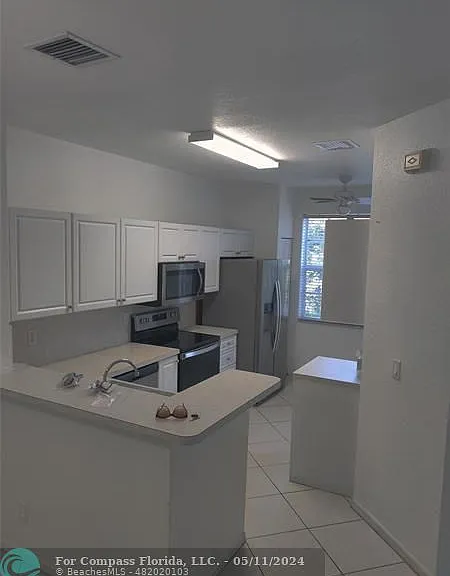 4047 NW 92nd Ave — Photo 5