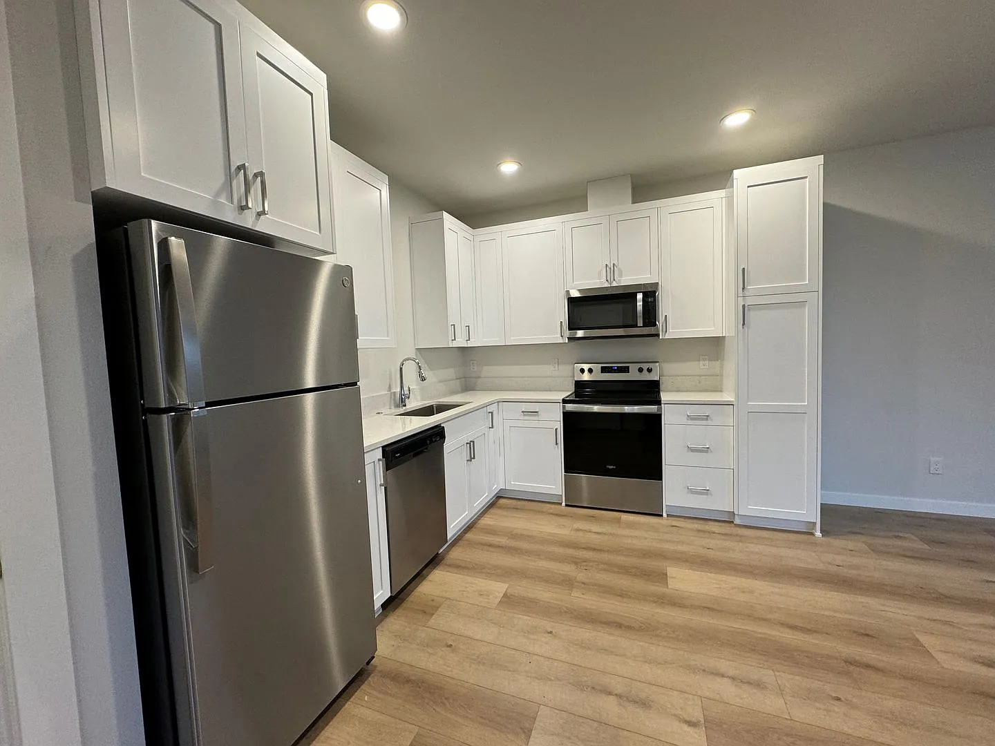 Single Level 1 Bedroom / 1 Bathroom Home — Photo 2
