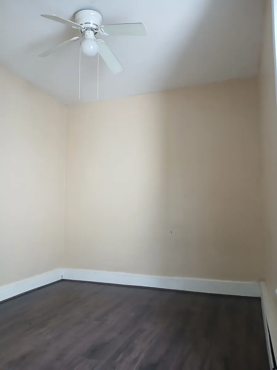 Building Photo - 139 N Clinton St #2