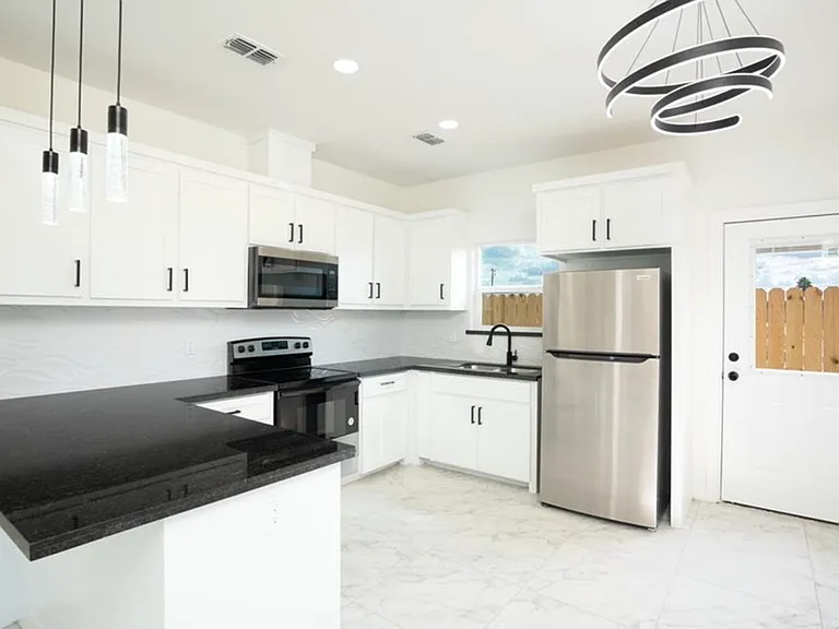 1408 S Xanthia St #3 — Photo 8