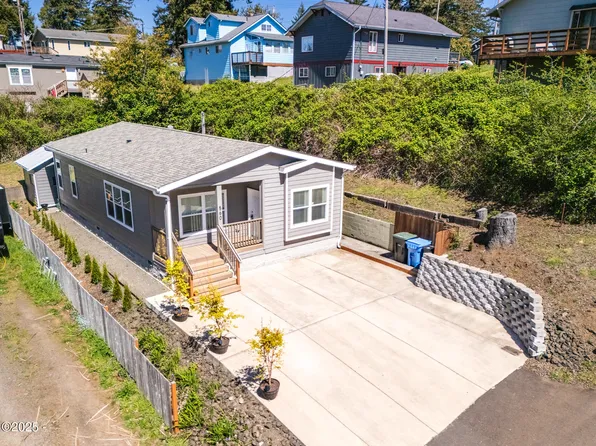 560 SE 2nd St, Toledo, OR 97391