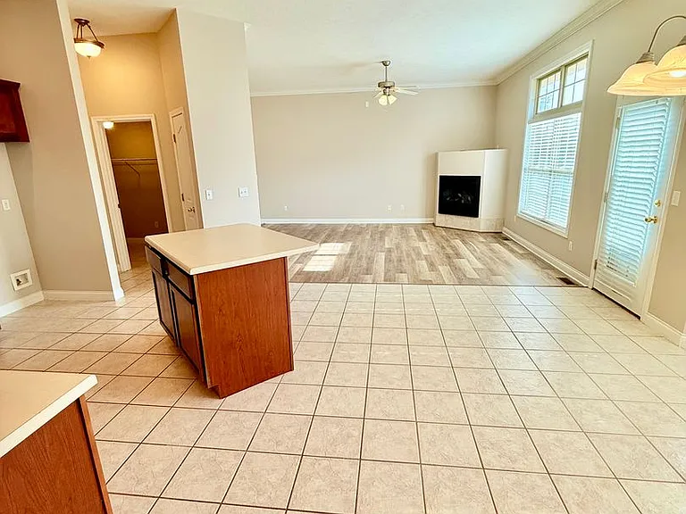 1148 S Elmwood Ave — Photo 12