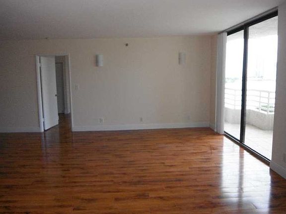 4th image of 3300 NE 192nd St APT 1515
