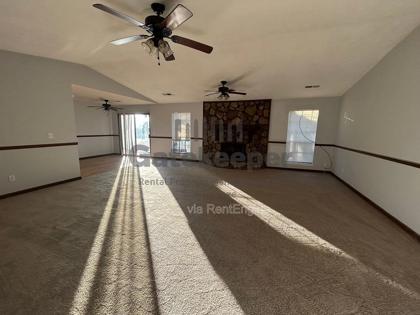 3 bed, 2.0 bath, 1592 sqft, $1,695 — Photo 2