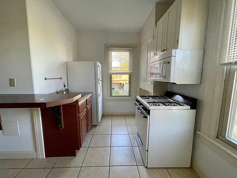 135 1st Ave #1 — Photo 4
