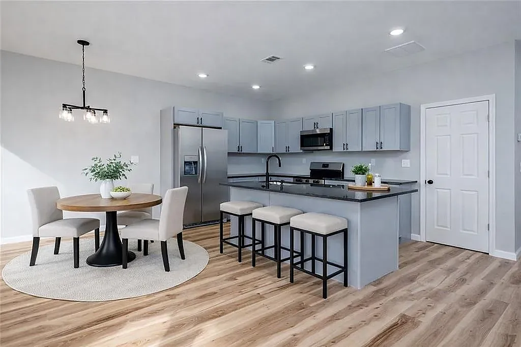 3 bed, 2.5 bath, 1400 sqft, $2,600 — Photo 3