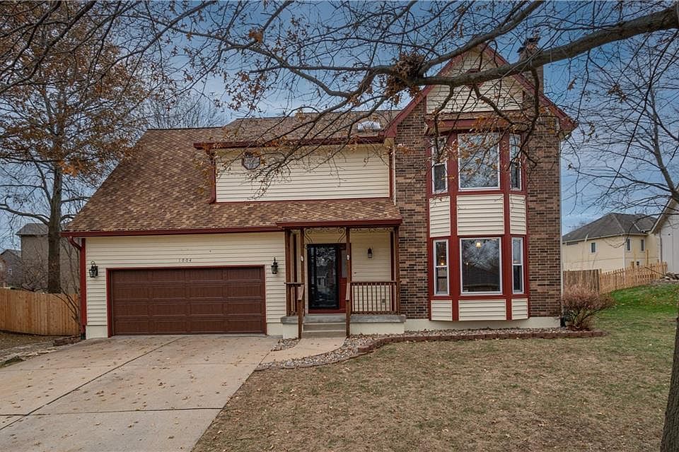 1st image of 1004 SW Stonecreek Dr