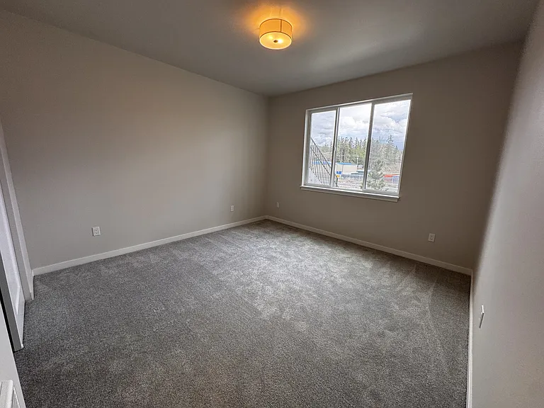 994 E Railroad Ave — Photo 12
