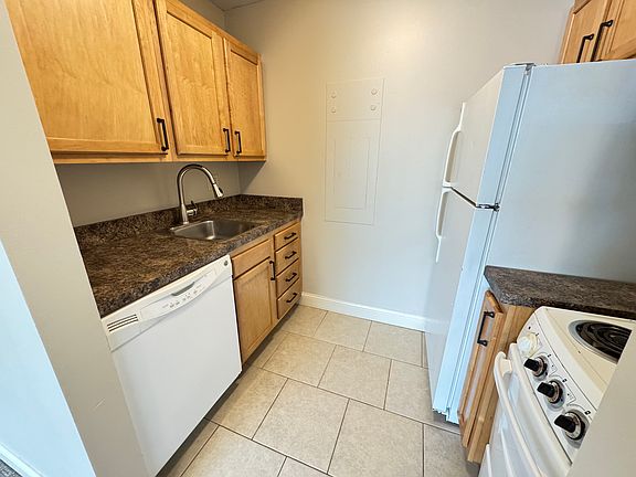 3rd image of 1812 E St #206