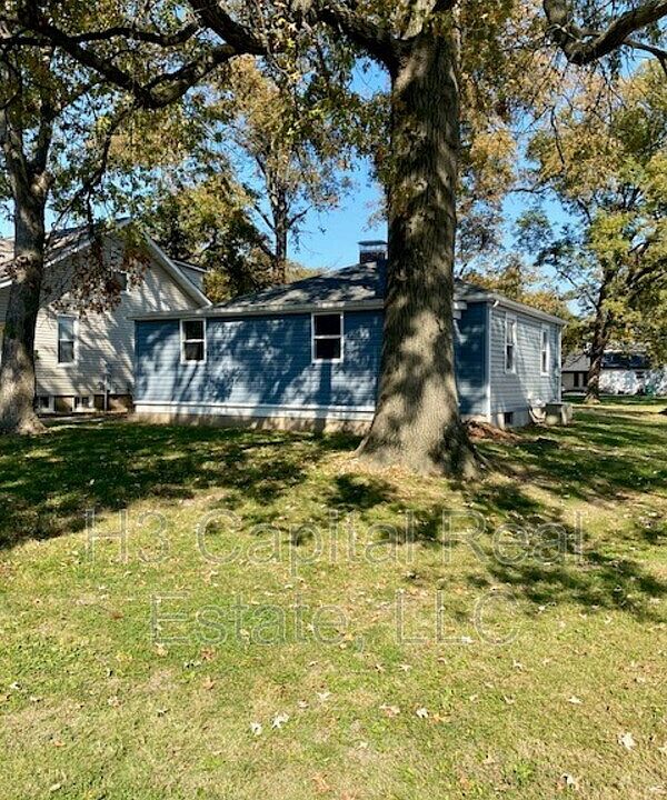1st image of 107 E Emily St